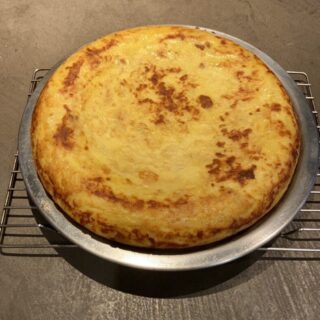 スパニッシュオムレツ仕込みました ちょい飲みセットでもよく選…