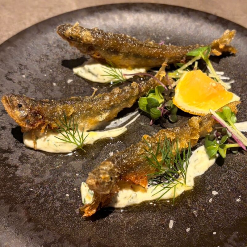 季節の創作料理ができました。 稚鮎のフリ…
