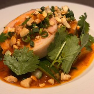 ひと口食べると、スパイスの香りがふわっと広がる。 しっとり仕…